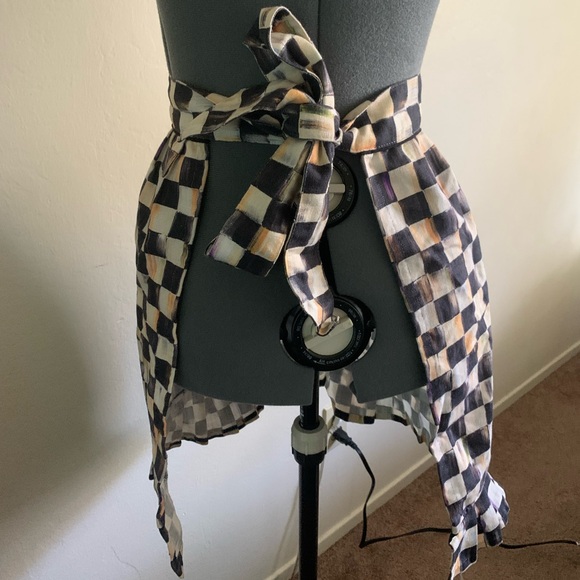 McKenzie Child’s Courtly Check Bistro Apron - Picture 4 of 6